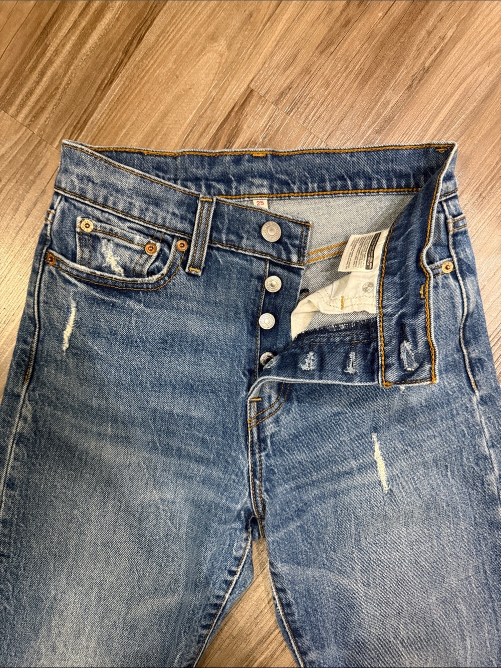 Levi’s Wedgie Straight Jeans 25 Lasting Impression Distressed Raw Hem $98 - Picture 4 of 13